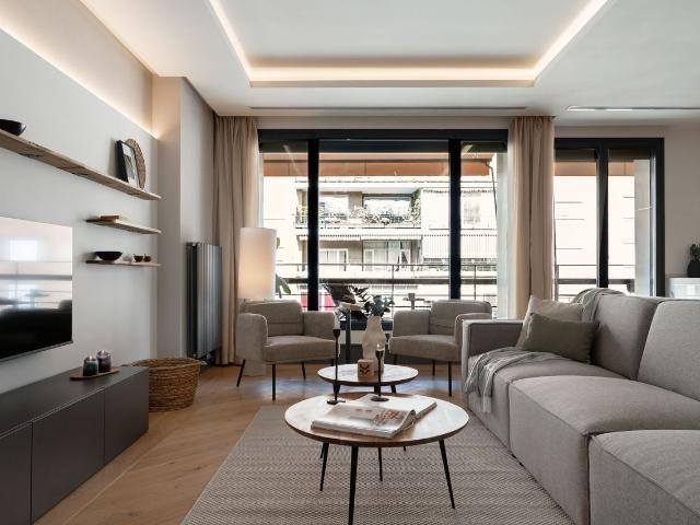 Modern 3 Bedroom Apartment with Terrace and Ducted Air on Paseo de la Castellana, Madrid Amsterdam Apartments for Rent