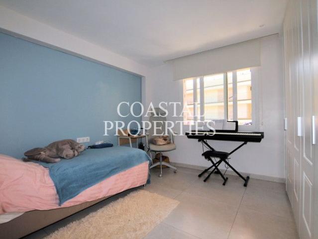 Modern 3 Bedroom Apartment for Rent in Palmanova, Mallorca, Spain