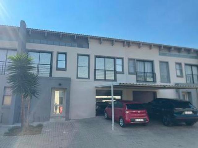 modern 3 bedroom apartment on the ma.