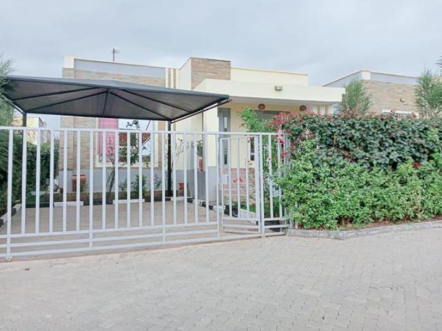 Modern 3 bedroom bungalow with SQ in a gated estate