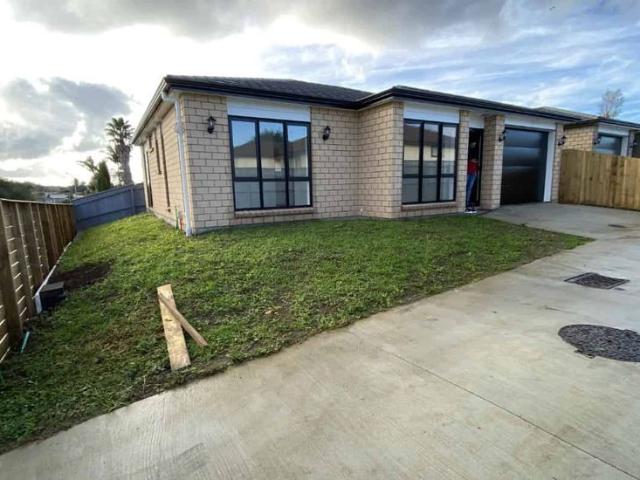 Modern 3 Bedroom Brick & Tile Home in Handy MÃÂngere Location