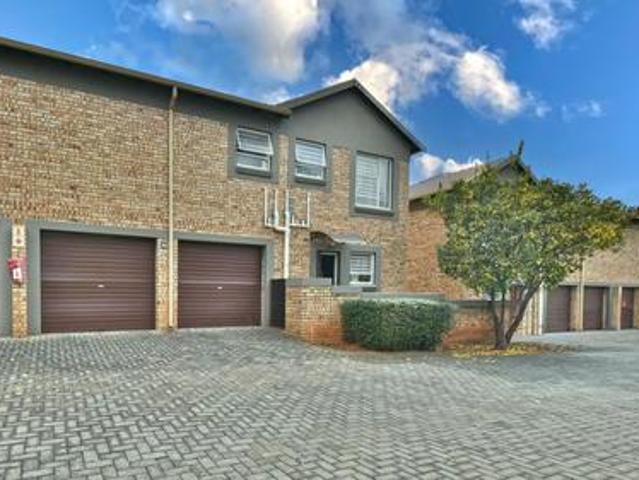 modern 3 bedroom duplex with double.