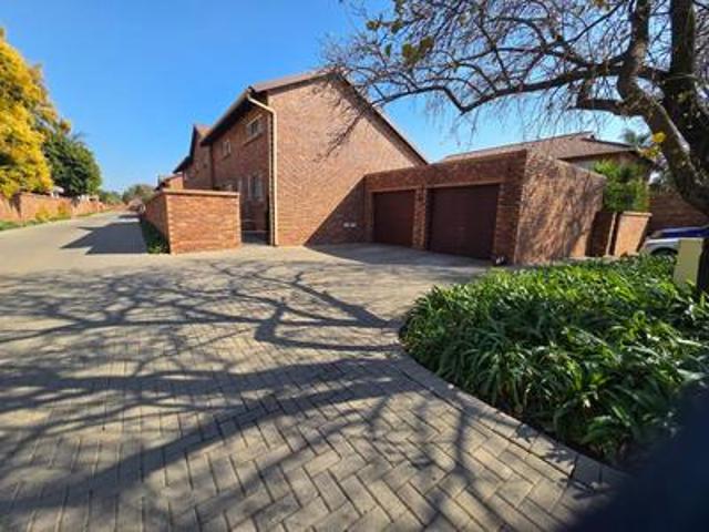modern 3 bedroom double storey townh.