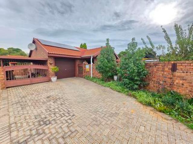 modern 3 bedroom full title townhous.