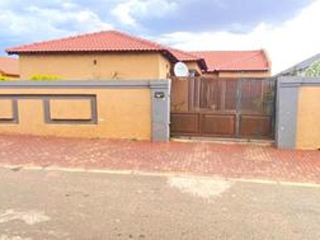 modern 3 bedroom family home on the.