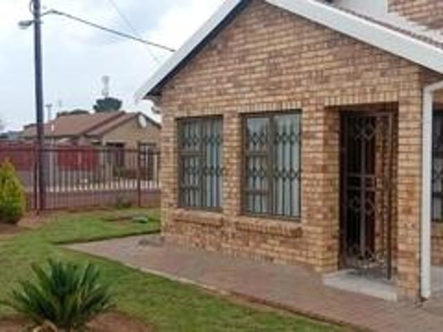 modern 3 bedroom family home on the.