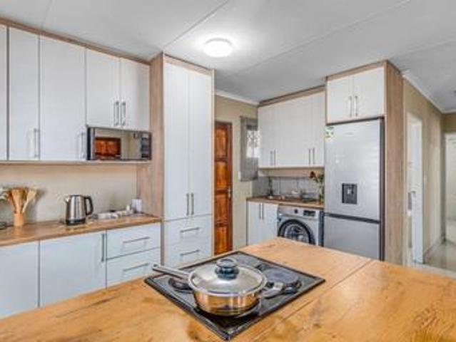 modern 3 bedroom family home on the.