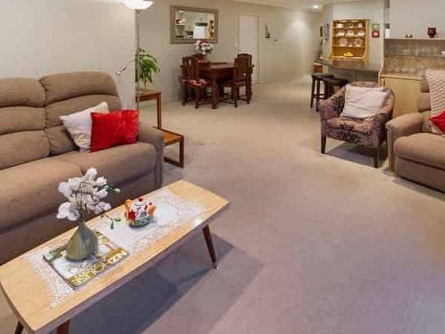 Modern 3 Bedroom Family Home in a Prime Flat Bush