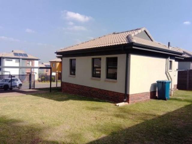 Modern 3 Bedroom Family Home to Rent in Capital View Estate, Pretoria West