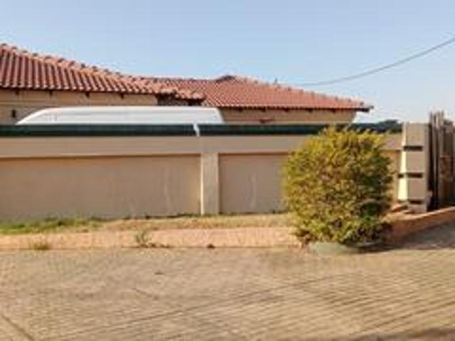 modern 3 bedroom family home with so.