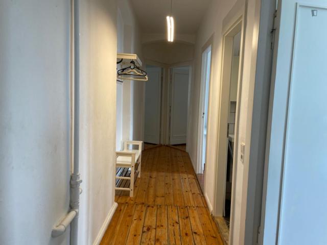 Modern 3 bedroom flat close to the Hermannstraße station