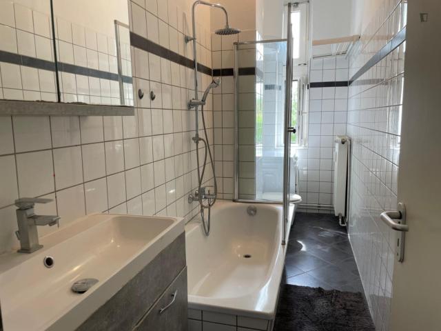 Modern 3 bedroom flat close to the Hermannstraße station