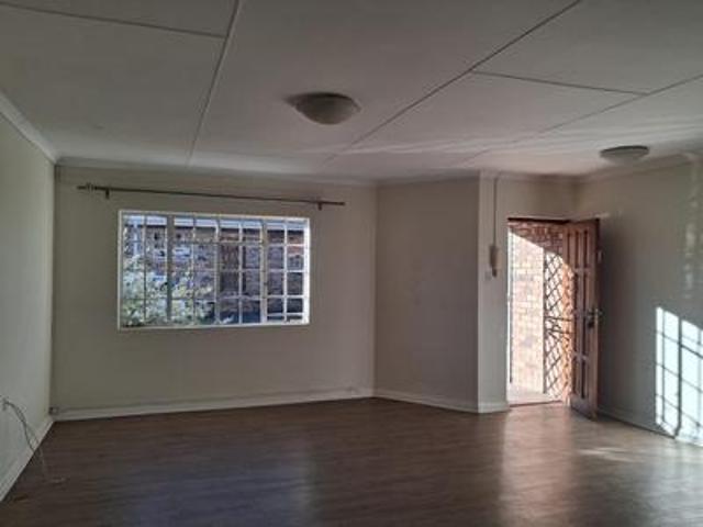 modern 3 bedroom flat to rent – avai.
