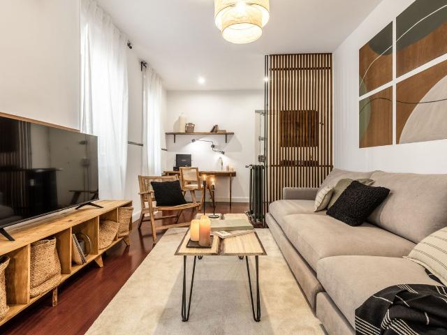 Modern 3 Bedroom Grassland Inspired Apartment with Grand Porcelain Tub in Almagro, Madrid Amsterdam Apartments for Rent