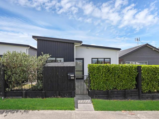 Modern 3 Bedroom Home in a Thriving Community Perfect for Families!