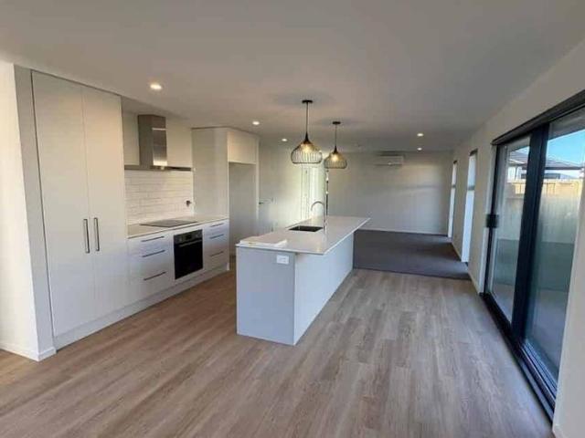 Modern 3 Bedroom Home in Rolleston