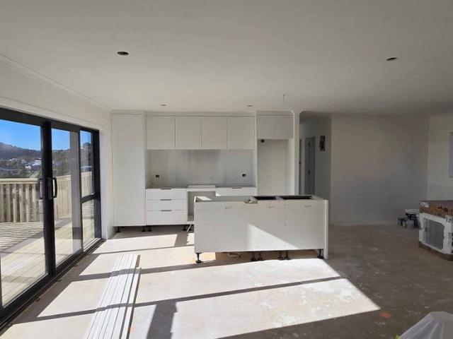 Modern 3 Bedroom Home in Vibrant Raglan