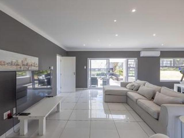 modern 3 bedroom home. newly renova.