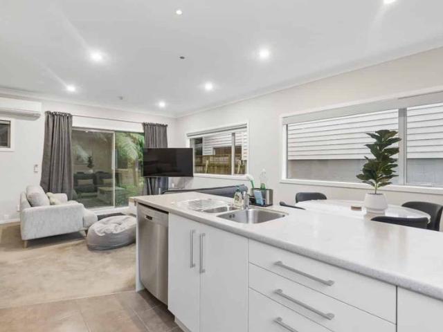 Modern 3 Bedroom Home with Internal Garage