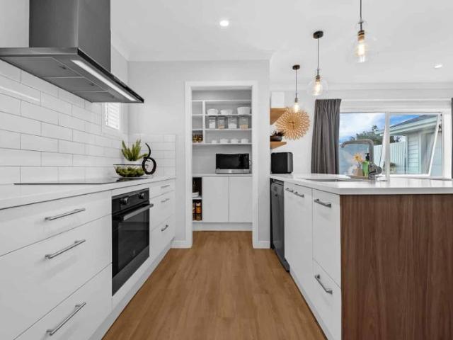 Modern 3 Bedroom Home with Study & 2 Living Areas