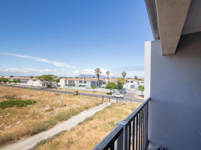 Modern 3 Bedroom Top Floor Apartment
