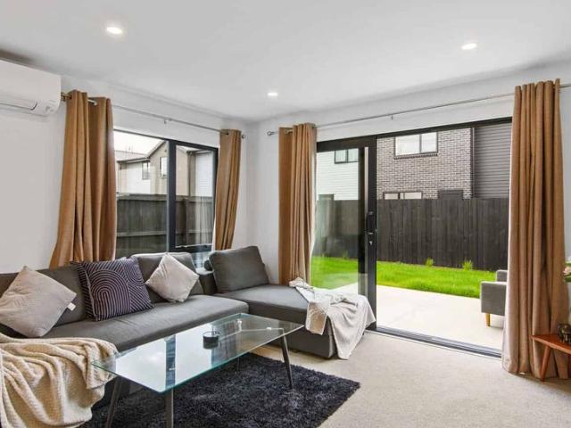 Modern 3 bedroom townhouse with garage!