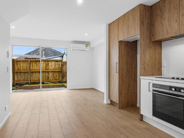 Modern 3 Bedroom Townhouse with Internal Access Garage