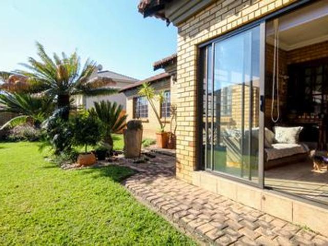 modern 3 bedroom townhouse in secure.