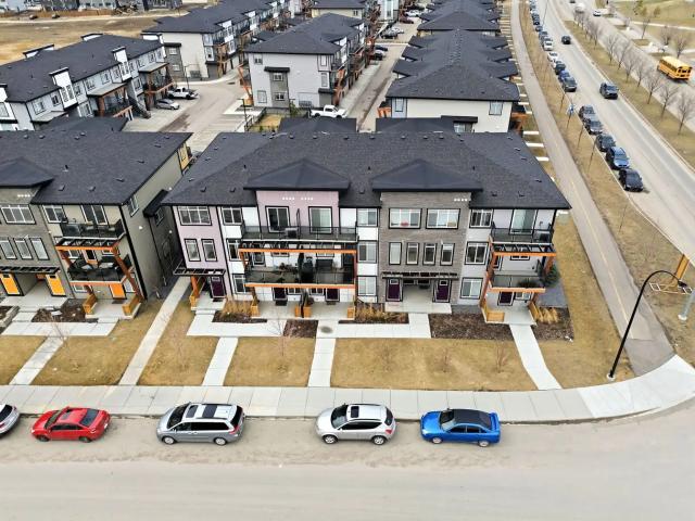 Modern 3 Bedroom Townhouse in Seton | Double Garage | Near South Health Campus