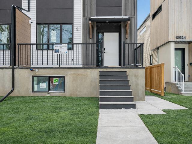 Modern 3 Bedroom, 2.5 Bathroom Townhome 3 Bedroom Home for Rent at 10920 130 St Nw, Edmonton, AB T5M 0Z3 Westmount