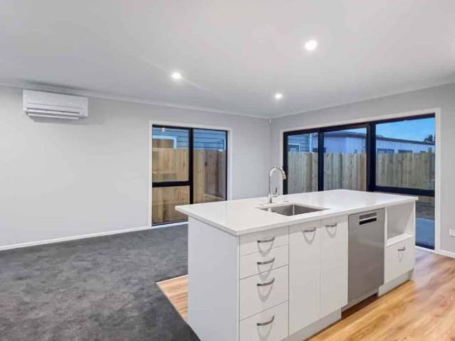 Modern 3 Bedroom, 2 Bathroom Home in the Sought After Awatea Development