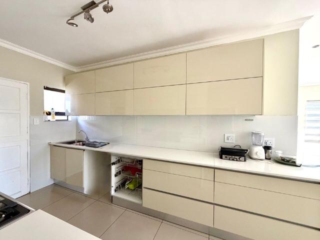 Modern 3 Bedrooms, 2 bathroom Home