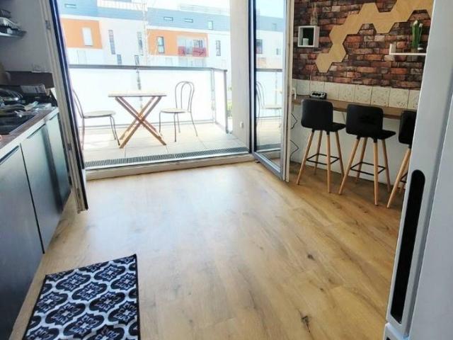 Modern 3 double bedroom apartment/university area