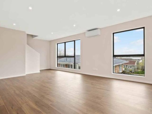 Modern 3 Level Family Home Prime Location West Aucklan