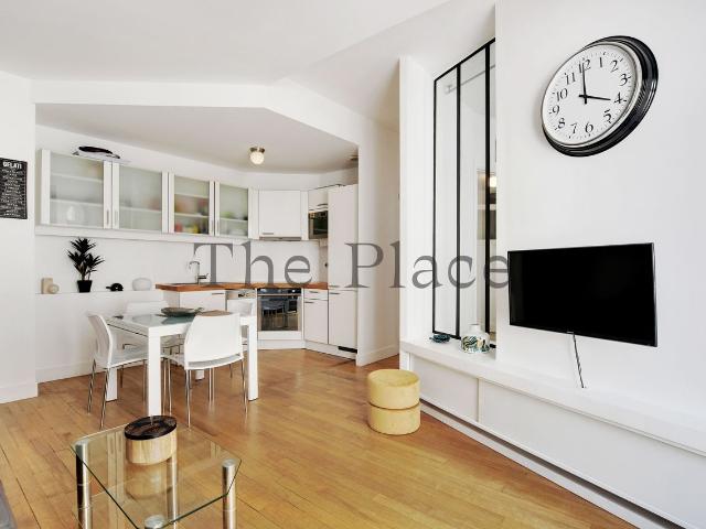 Modern 3 rooms apartment in the heart of the Champs Élysées, Paris Amsterdam Apartments for Rent