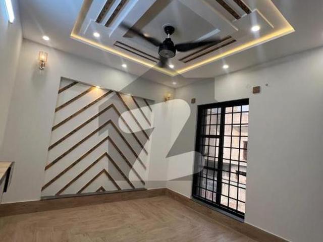 Modern 10 marla house available for sale in lda avenue block j