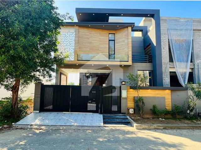 Modern 10 Marla House With Basement For Sale Slightly Used, Ready For Immediate Possession