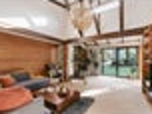 Modern 1980s Character on 841sqm approx