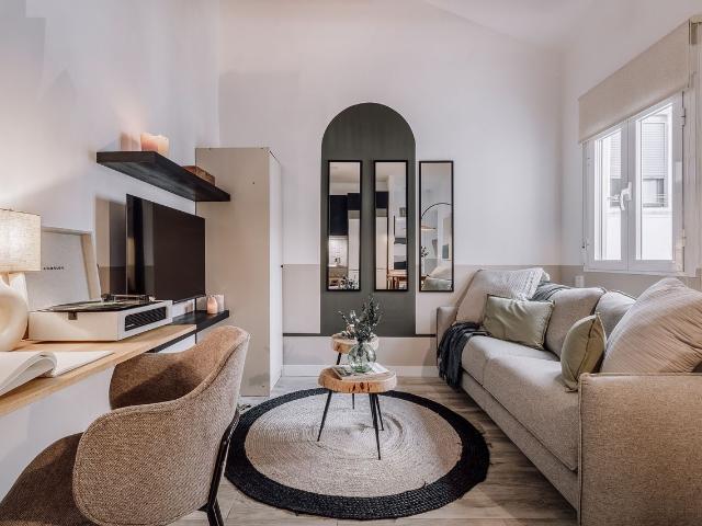 Modern 1 Bedroom Apartment with AC and Smart Amenities in Vallehermoso, Madrid Amsterdam Apartments for Rent