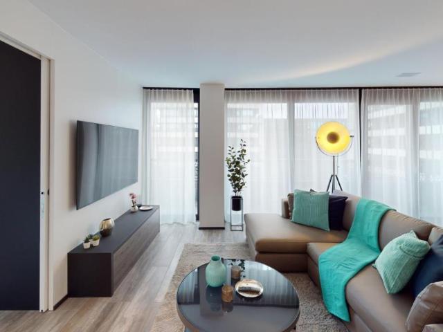Modern 1 Bedroom Apartment with Balcony