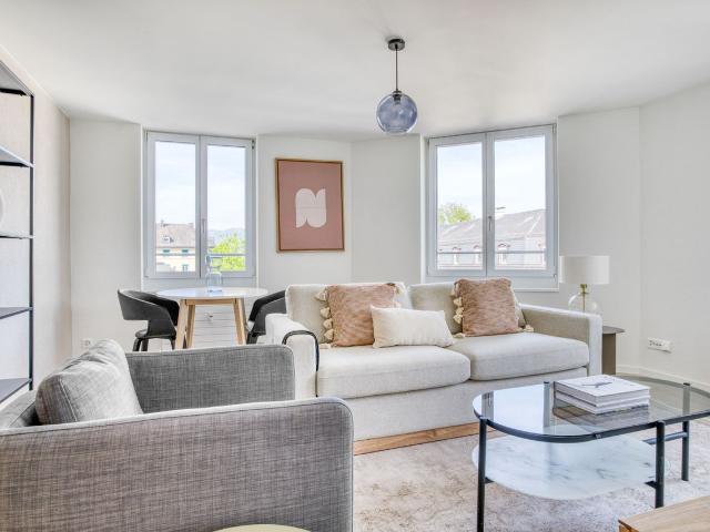 Modern 1 Bedroom Apartment with City Views in Hottingen, Zurich Amsterdam Apartments for Rent