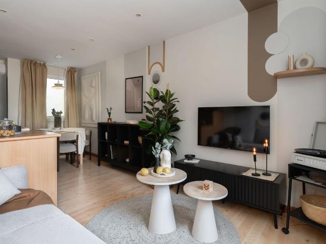 Modern 1 Bedroom Apartment with Designer Furniture and Air Conditioning in Farmacia Street, Madrid Amsterdam Apartments for Rent