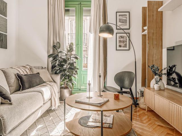 Modern 1 Bedroom Apartment with Designer Furniture and High Speed WiFi on Barquillo Street, Madrid Amsterdam Apartments for Rent