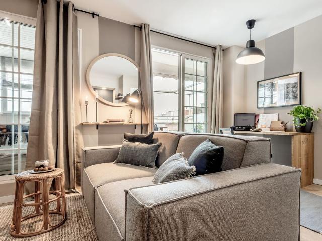 Modern 1 Bedroom Apartment with Jungle Inspired Decor, Terrace, and Pool in Salamanca, Madrid Amsterdam Apartments for Rent