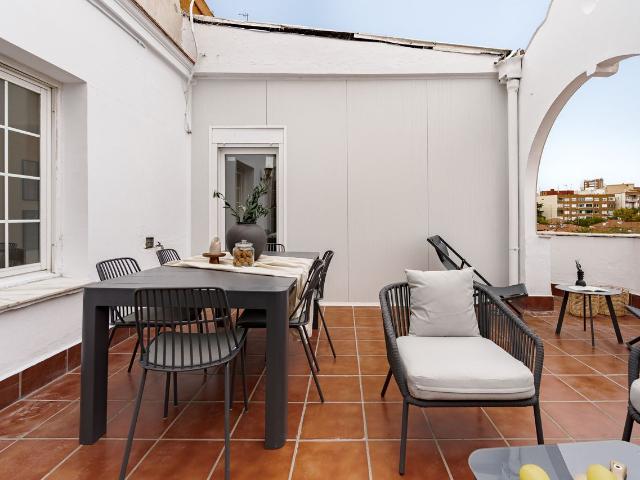 Modern 1 Bedroom Apartment with Large Private Terrace and Air Conditioning, Madrid Amsterdam Apartments for Rent