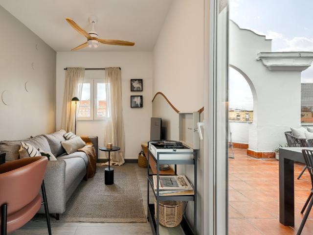 Modern 1 Bedroom Apartment with Large Private Terrace and Air Conditioning, Madrid Amsterdam Apartments for Rent