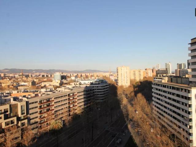Modern 1 bedroom apartment with panoramic views for rent in Poblenou