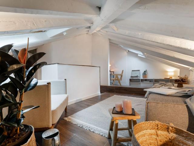 Modern 1 Bedroom Apartment with Private Office and Sleek Design in Artistas Street, Madrid Amsterdam Apartments for Rent