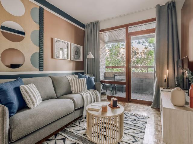 Modern 1 Bedroom Apartment with Terrace and Smart Amenities in Álvarez de Baena, Madrid Amsterdam Apartments for Rent