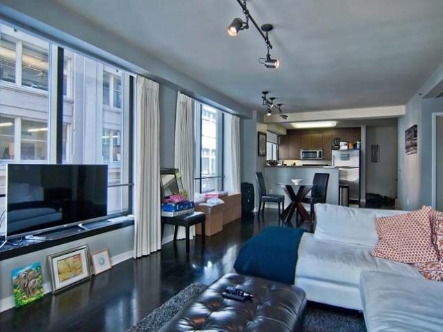 MODERN 1 BEDROOM APARTMENT IN CENTRAL TORONTO
